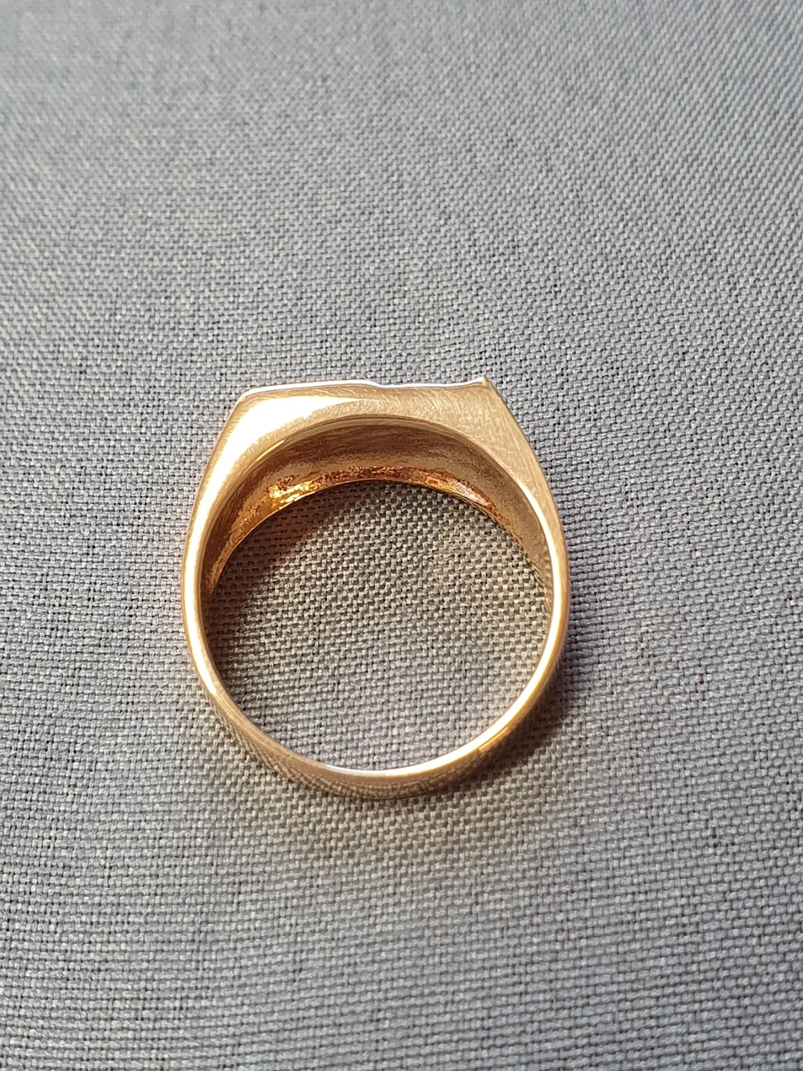 Klackring med skrovligt kryss 18K 180777R