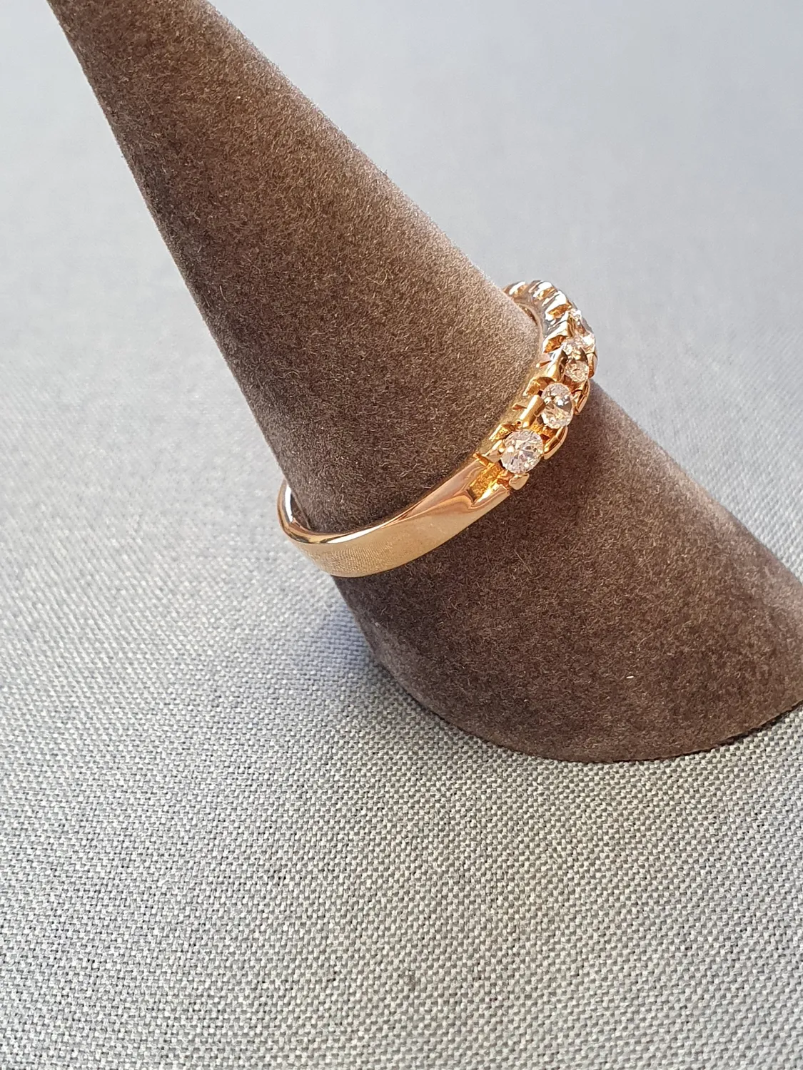 Ring med 7 cz stenar 18K 180765R