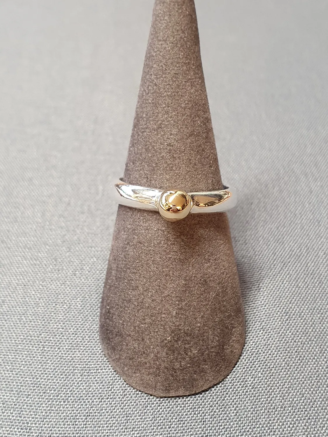 Silverring m 5mm guldkula i 14K 9250416R