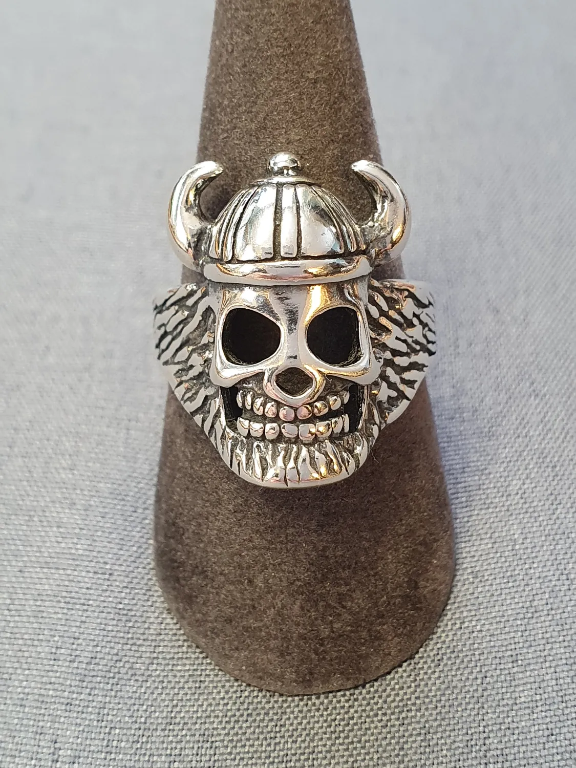 Döskalle m vikingahjälm oxiderad 9250697R