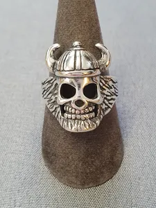 Döskalle m vikingahjälm oxiderad 9250697R