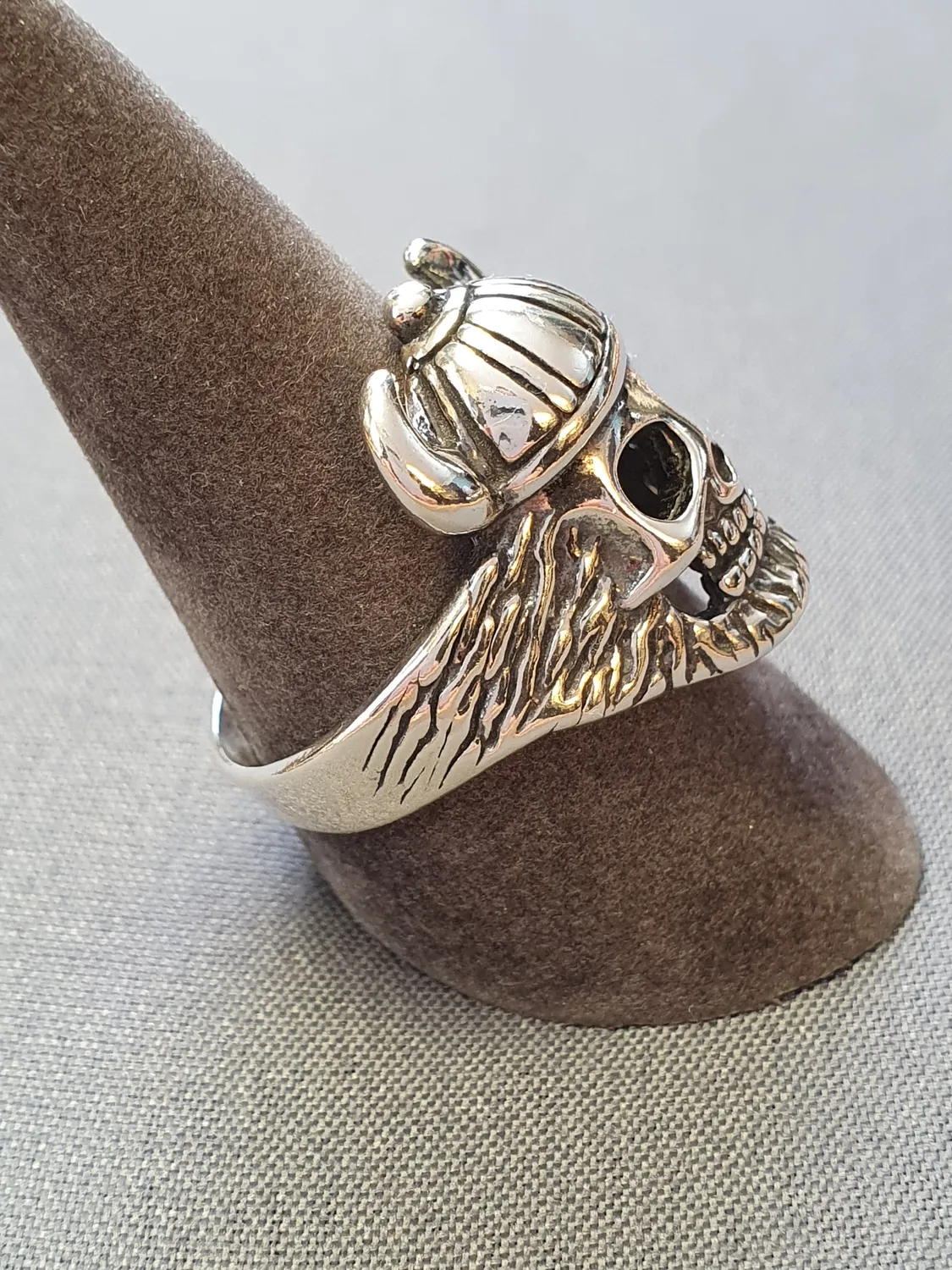 Döskalle m vikingahjälm oxiderad 9250697R