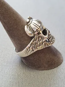 Döskalle m vikingahjälm oxiderad 9250697R