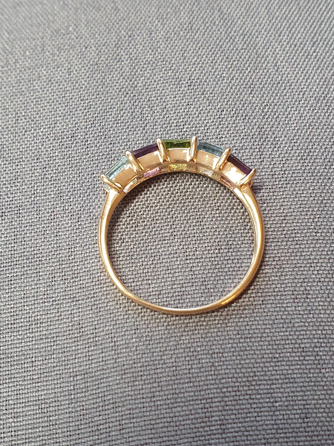 Ring med färgade stenar 55,0 2,1gr 18K