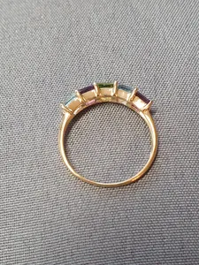 Ring med färgade stenar 55,0 2,1gr 18K