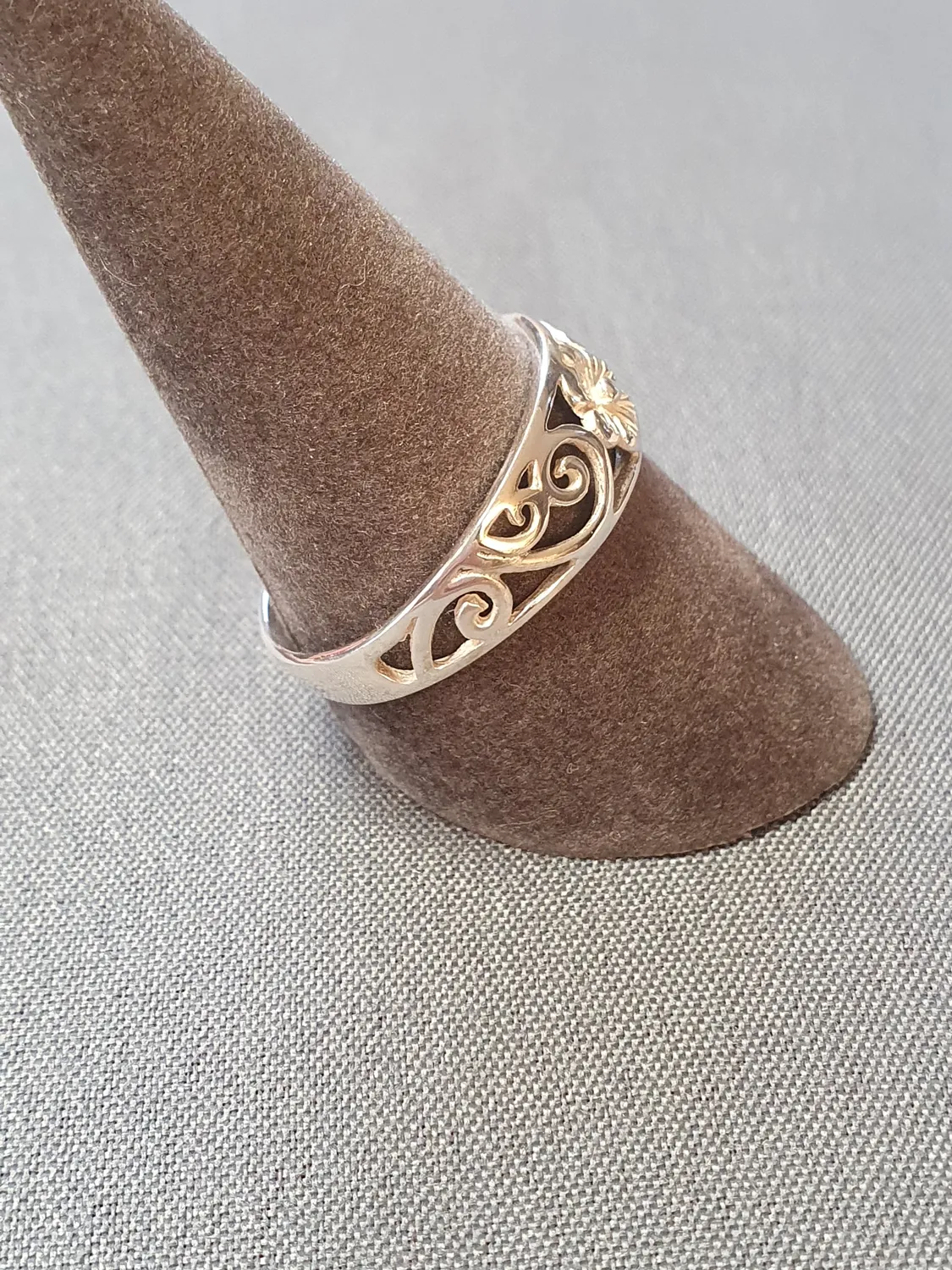 Silverring med blomma 9250290R