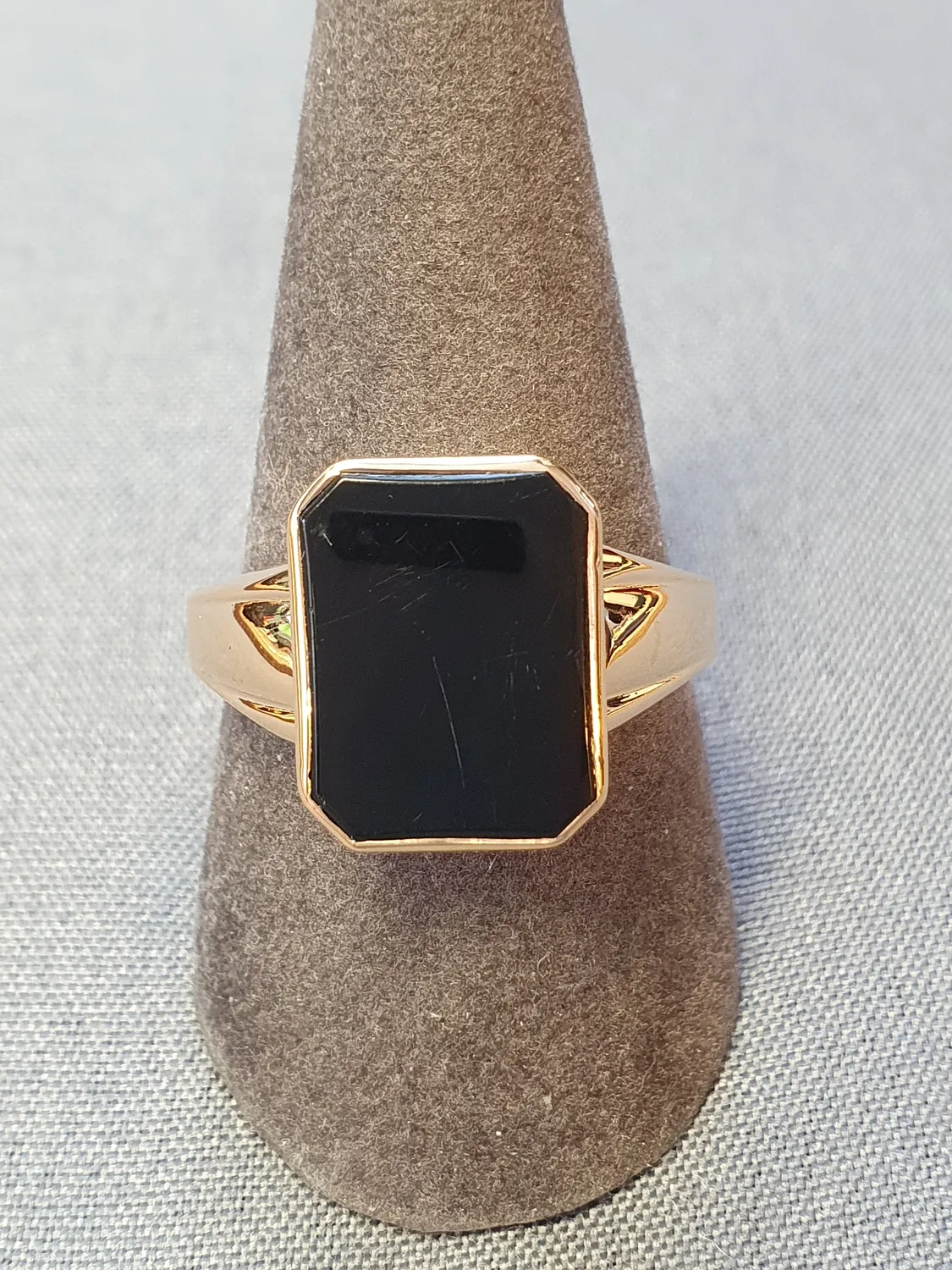 Klackring med onyx 65,0 4,0gr 18K