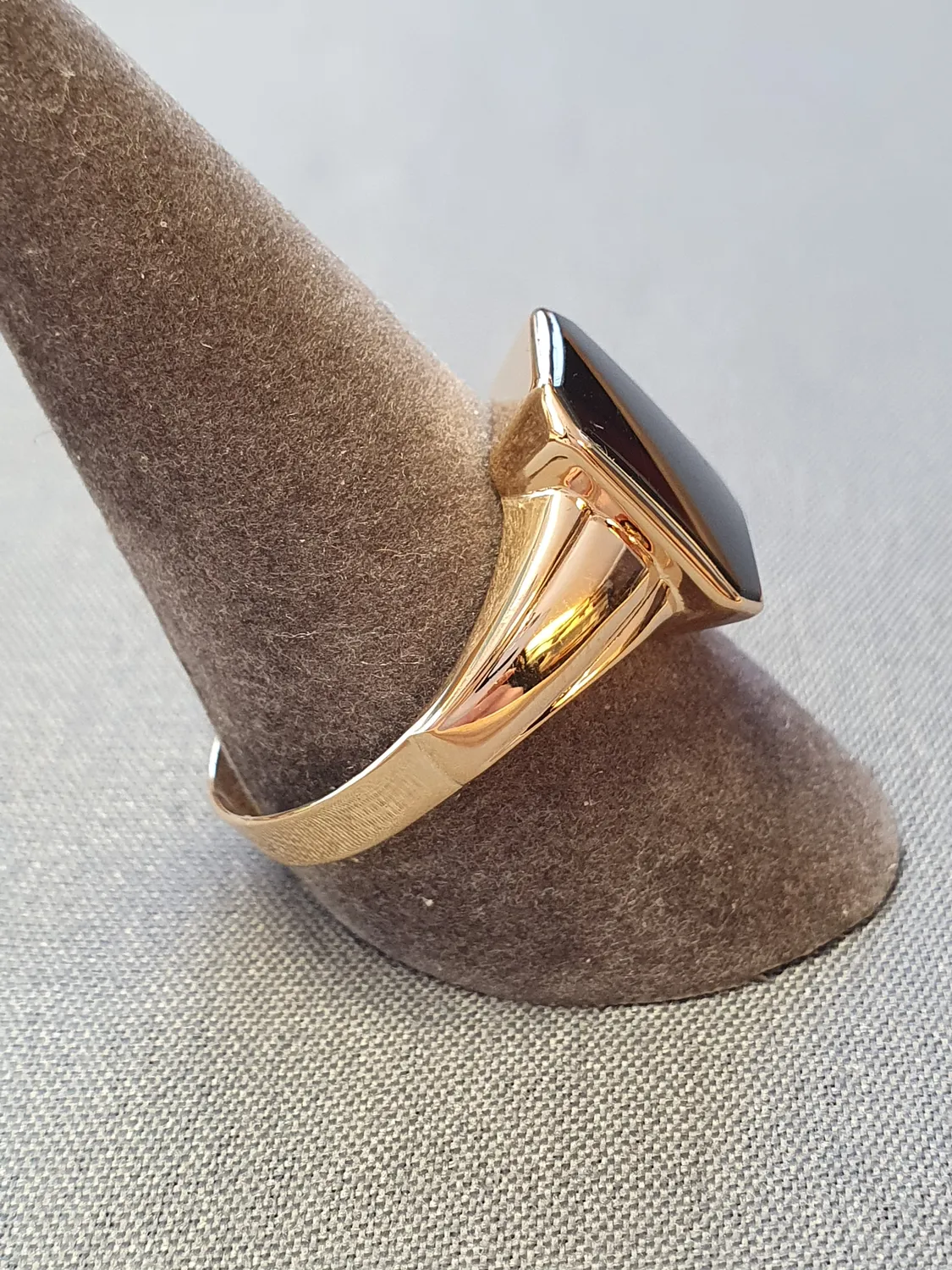 Klackring med onyx 65,0 4,0gr 18K