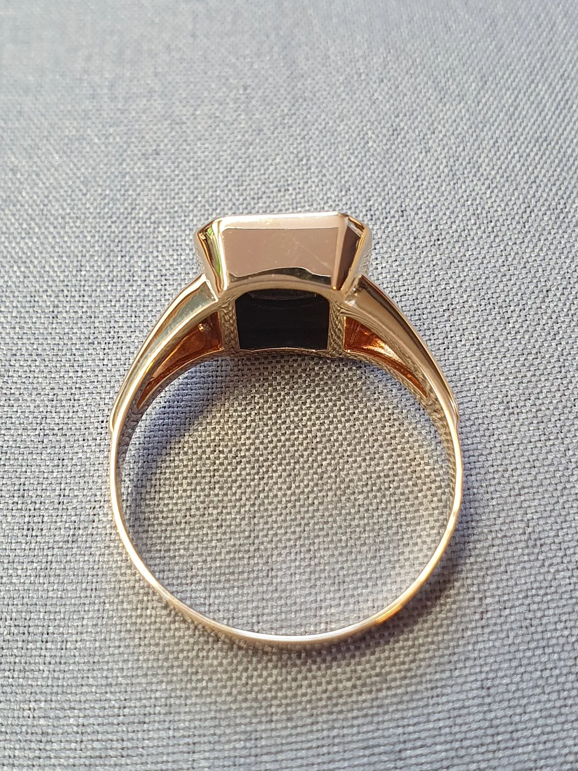 Klackring med onyx 65,0 4,0gr 18K