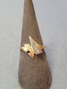 Ring med stenar 56,0 2,4gr 18K