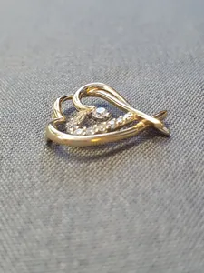 Hängsmycke, hjärta m diamanter 1,1gr 9K