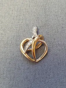 Hängsmycke, hjärta m diamanter 2,5gr 18K