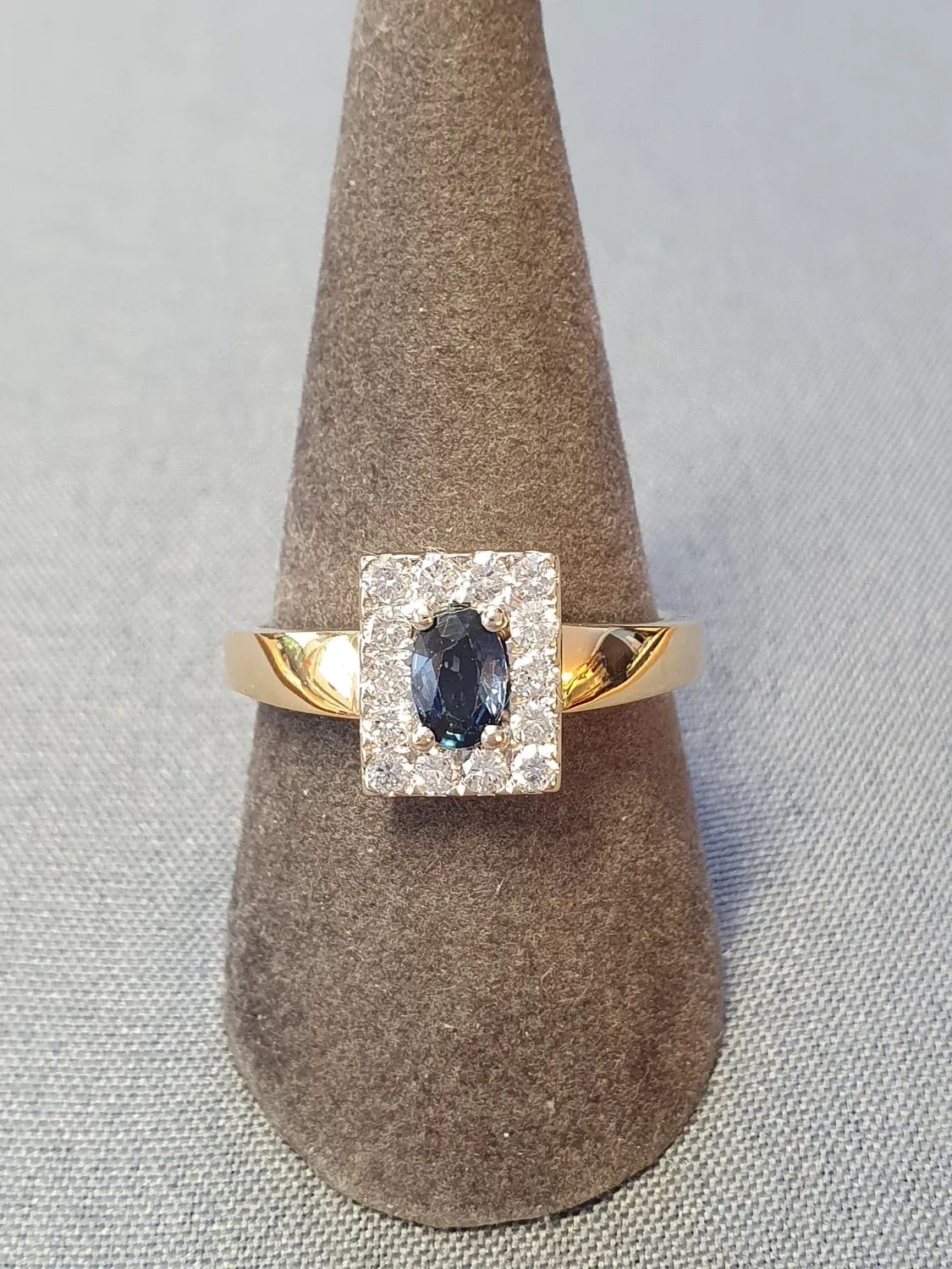 Camoséring med diamanter och safir 60,0 5,1gr 18K