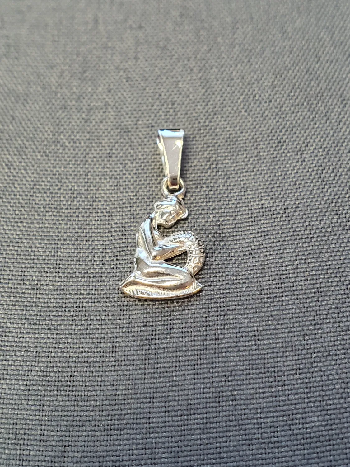 Jungfrun hängsmycke 9250166H-9