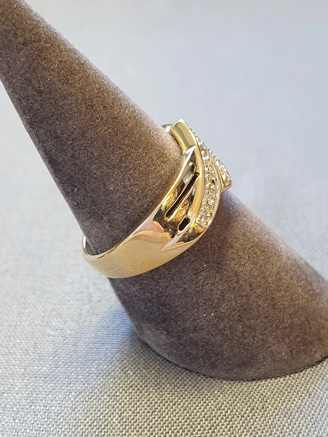 Ring med stenar 53,0 4,3gr 18K