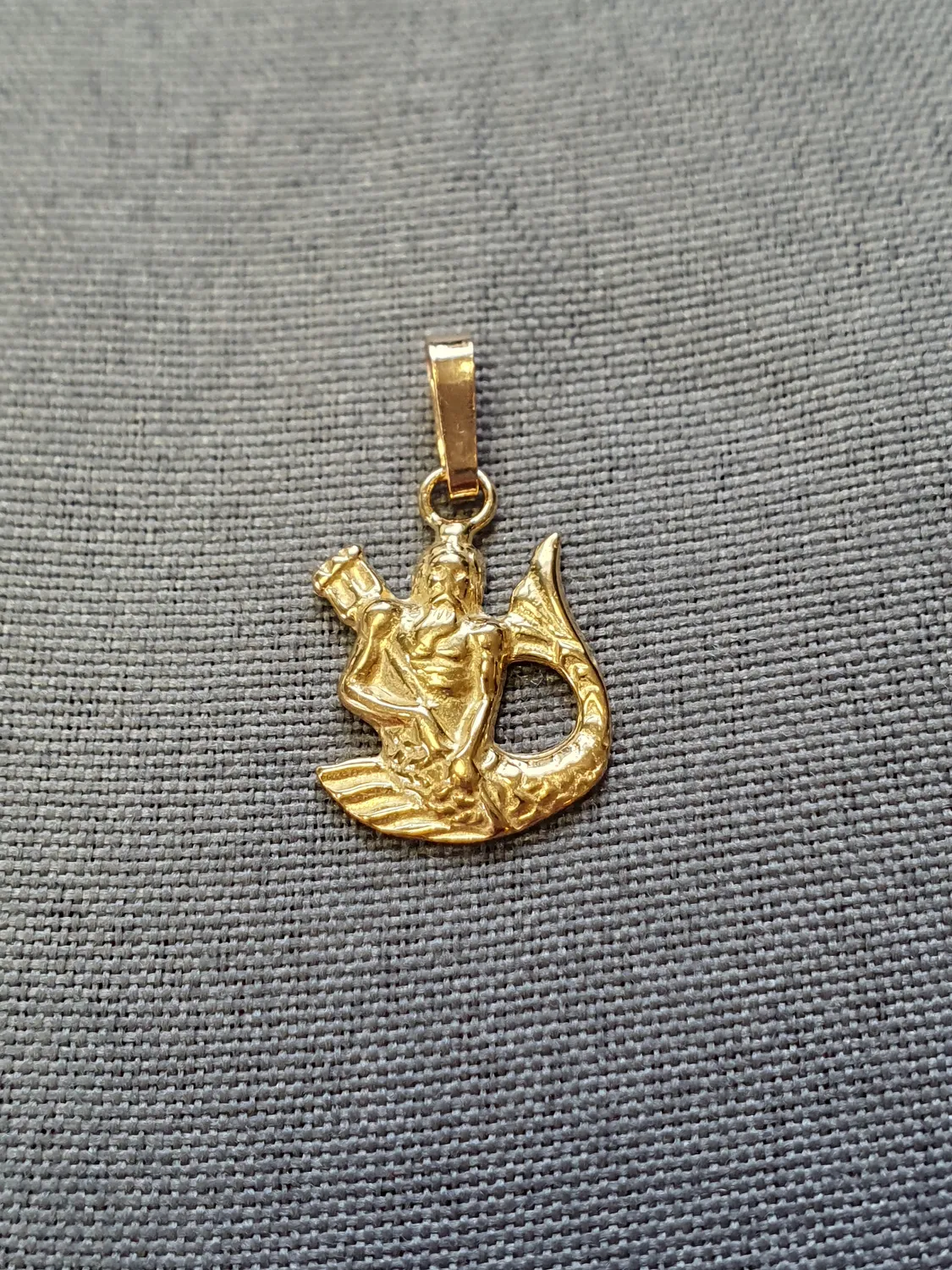 Vattumanen hängsmycke 18K 180166H