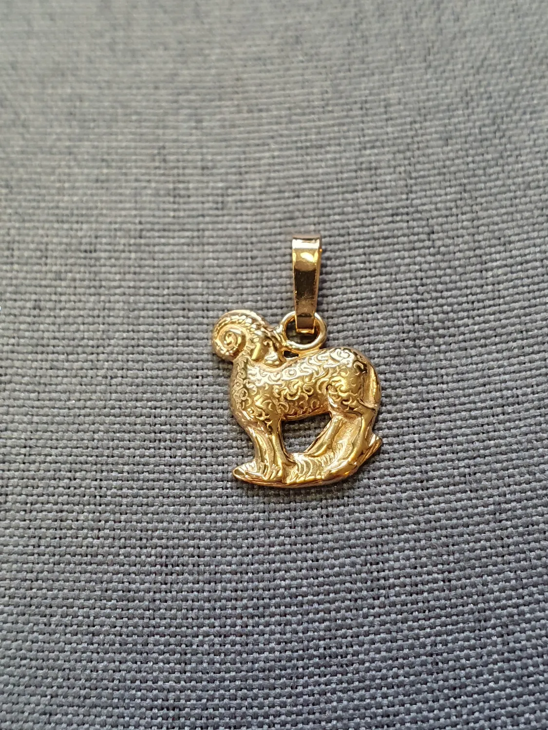 Väduren hängsmycke 18K 180166H