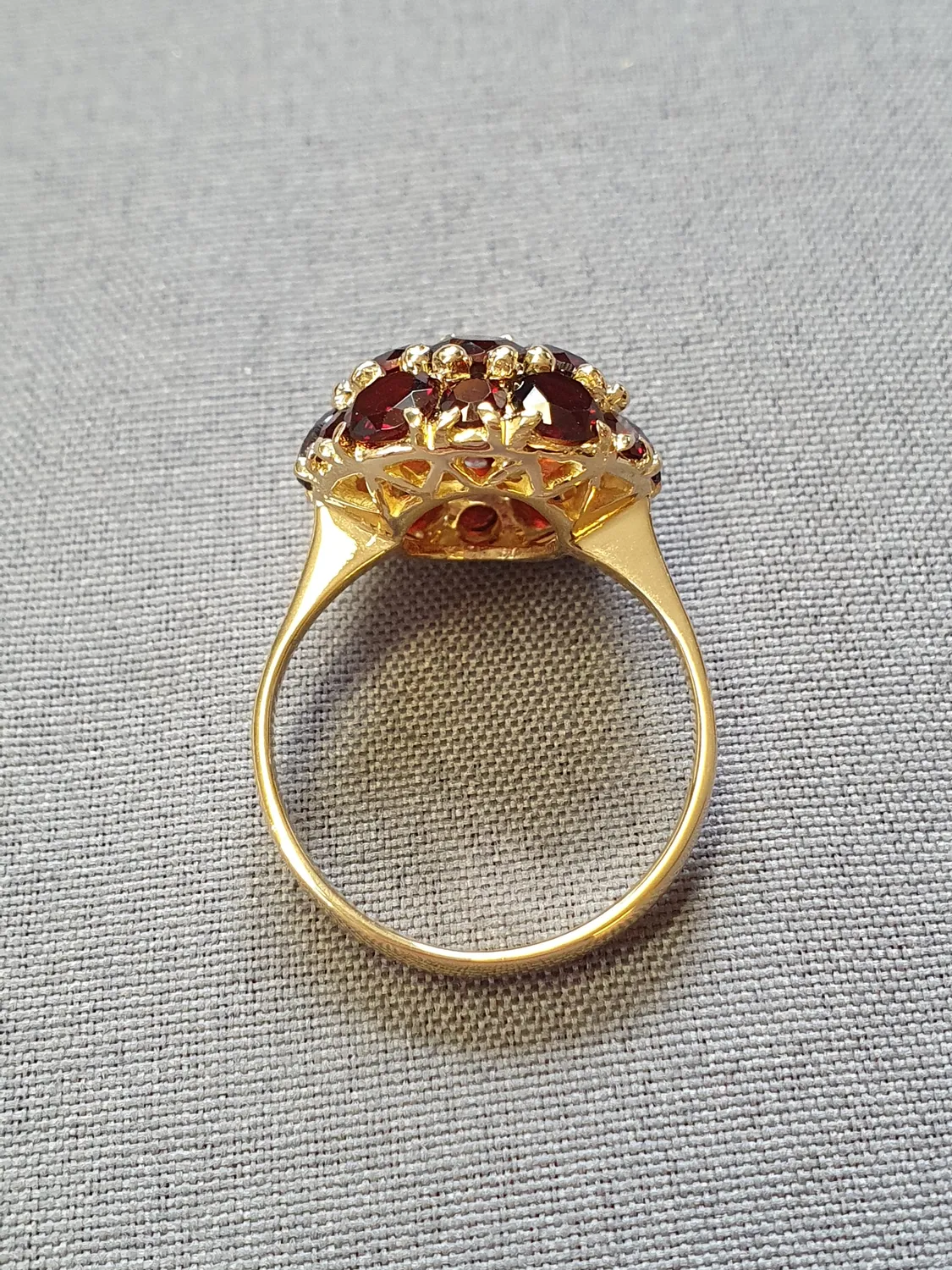 Ring med granater 56,0 7,6gr 18K