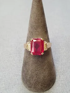 Ring med röd sten 56,0 2,8gr 18K