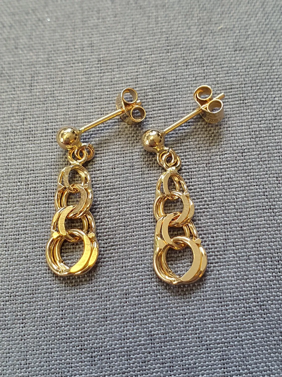 Bismarck örhängen 2,0gr 18K