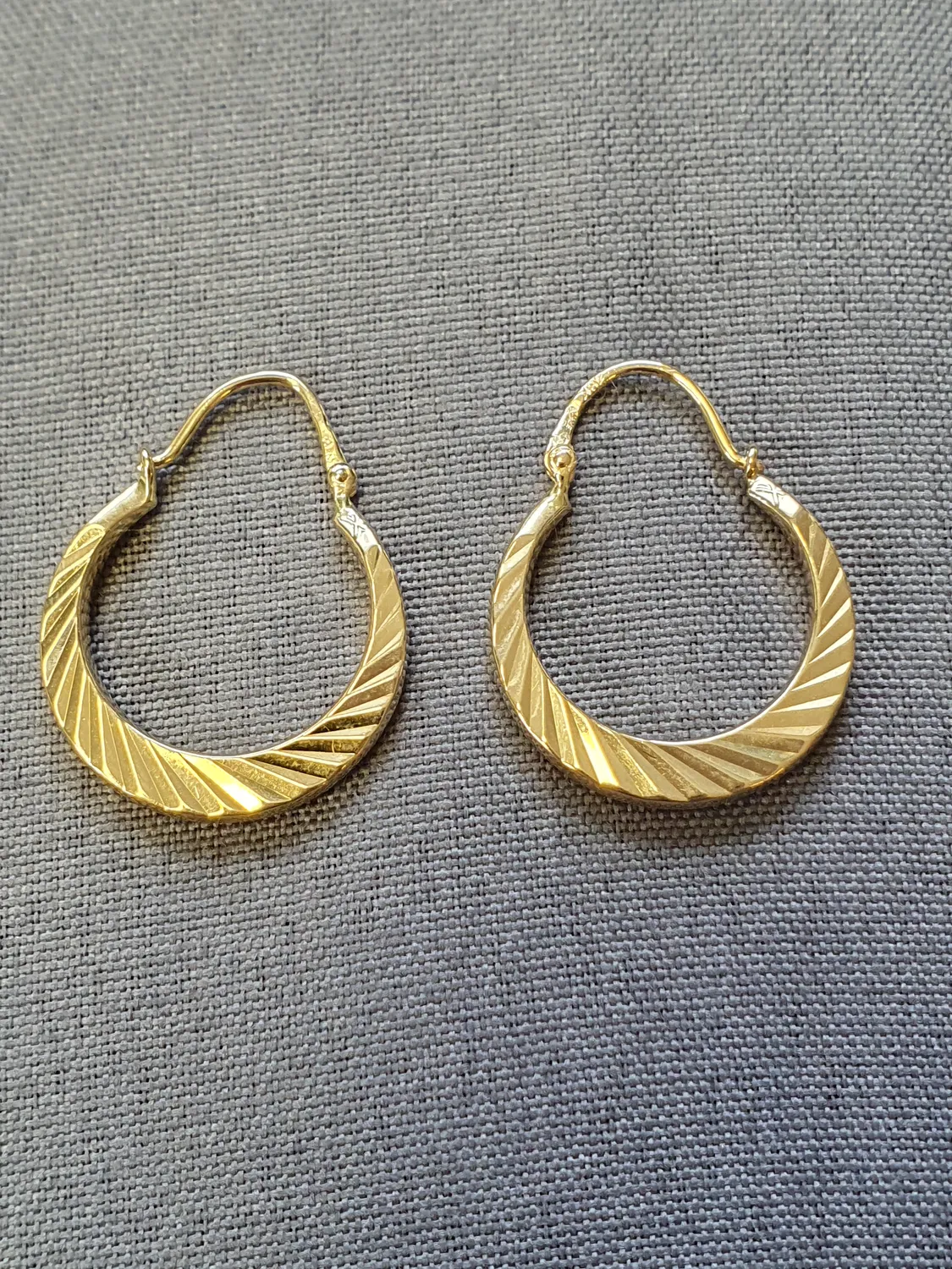 Creoler mönstrade 2,4gr 18K