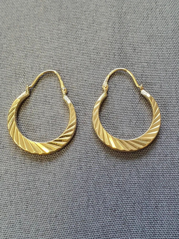 Creoler mönstrade 2,4gr 18K