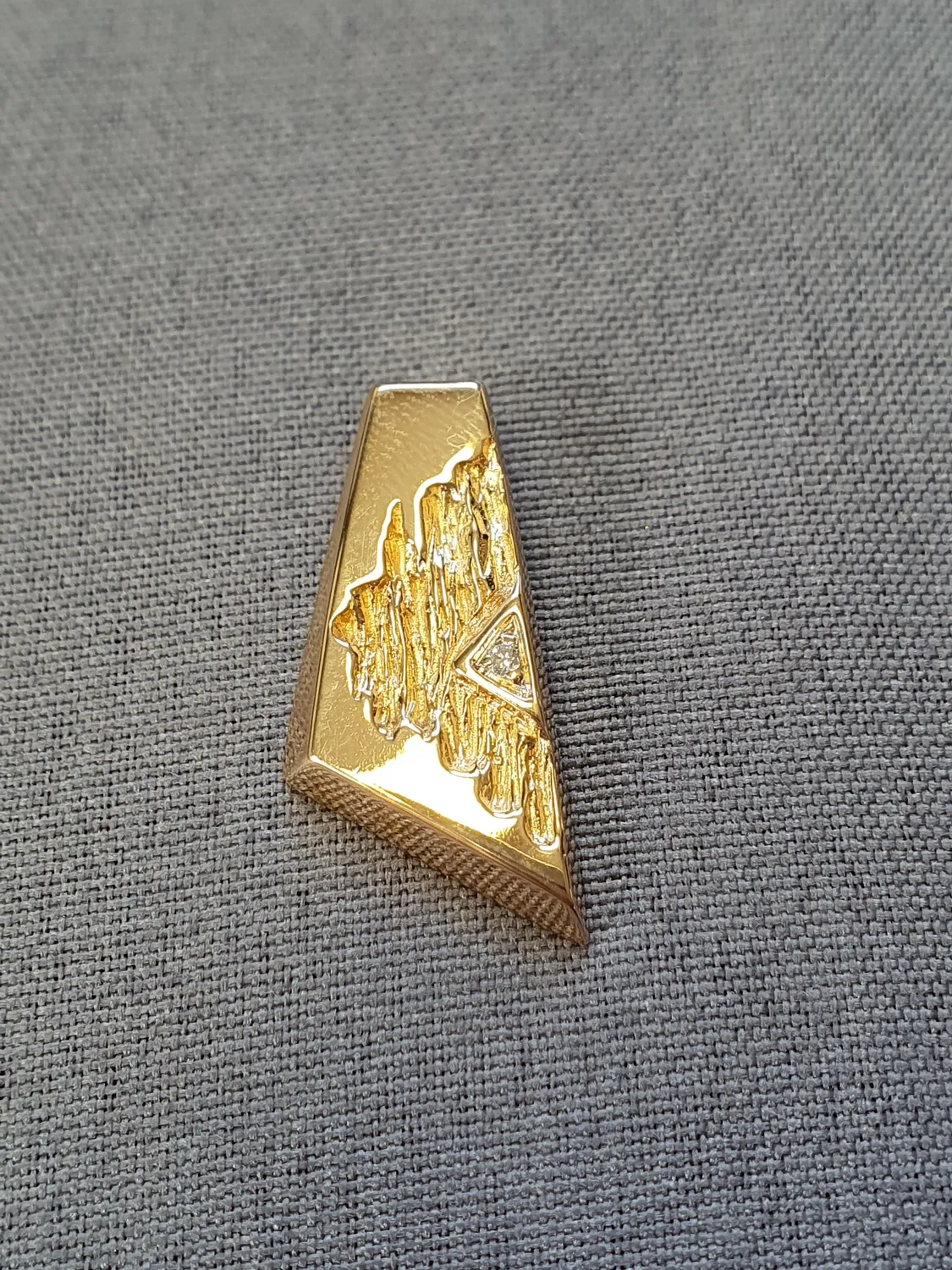 Hängsmycke m diamant 2,3gr 18K