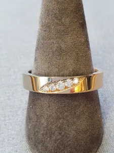 Ring med diamanter 65,0 8,5gr i röd/vit guld 18K