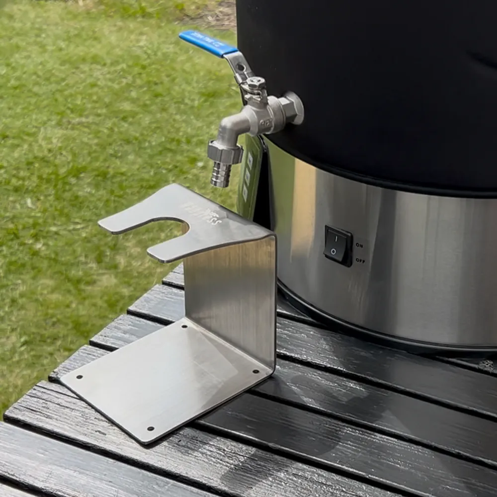 Den rustfri stålholder placeres ved siden af en pasteuriseringsmaskine