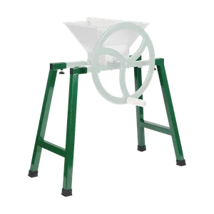 Hedelmämurskain Manuaalinen 9L asennettu tukijaloille, hedelmämurskain on sävytetty kuvassa.