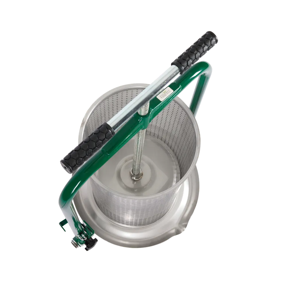 Manuell cylinderformad skruvpress i rostfritt stål och gröna detaljer