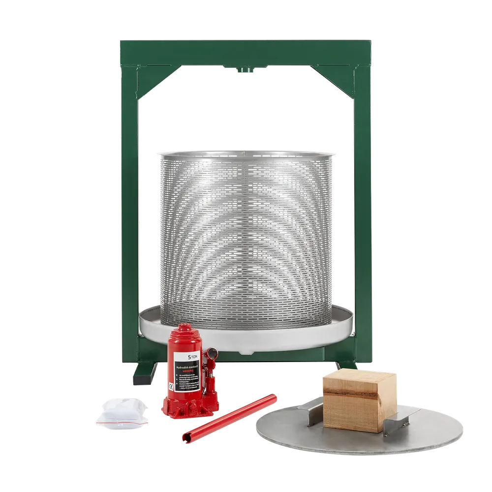 En sylindrisk pressekurv i rustfritt stål med grønne detaljer og diverse tilbehør plassert foran