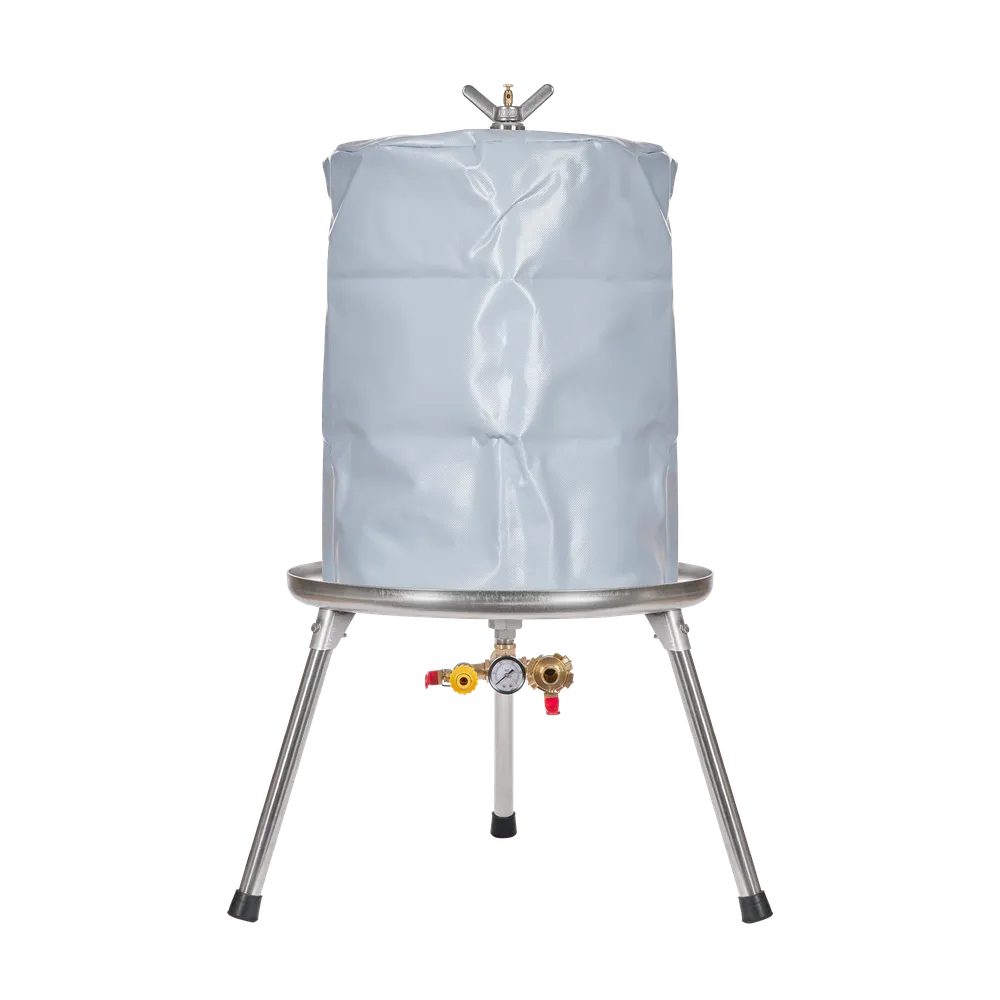 Grått deksel som beskytter mot sprut ved pressing av f.eks. epler, passer perfekt på 40L hydropressen.