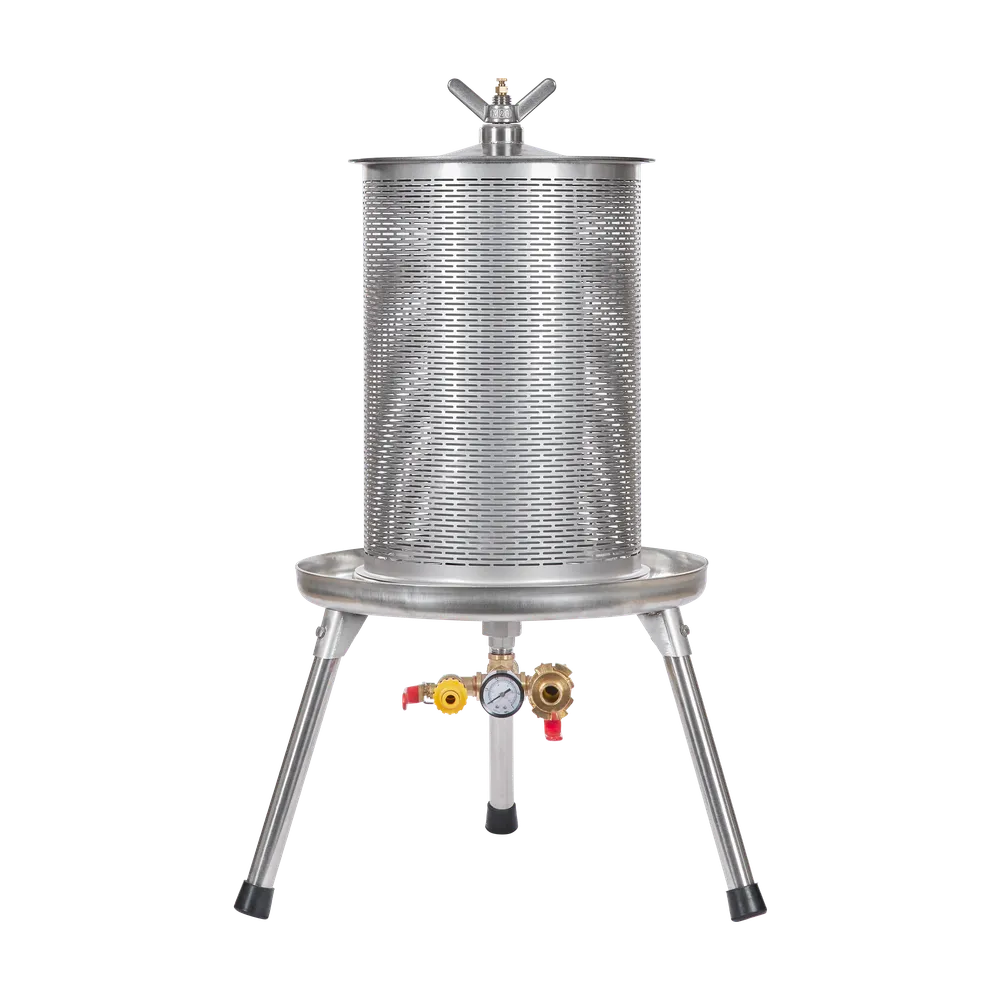 Sylindrisk hydropress i alt rustfritt stål som står på tre ben med lokk og vanntilkobling