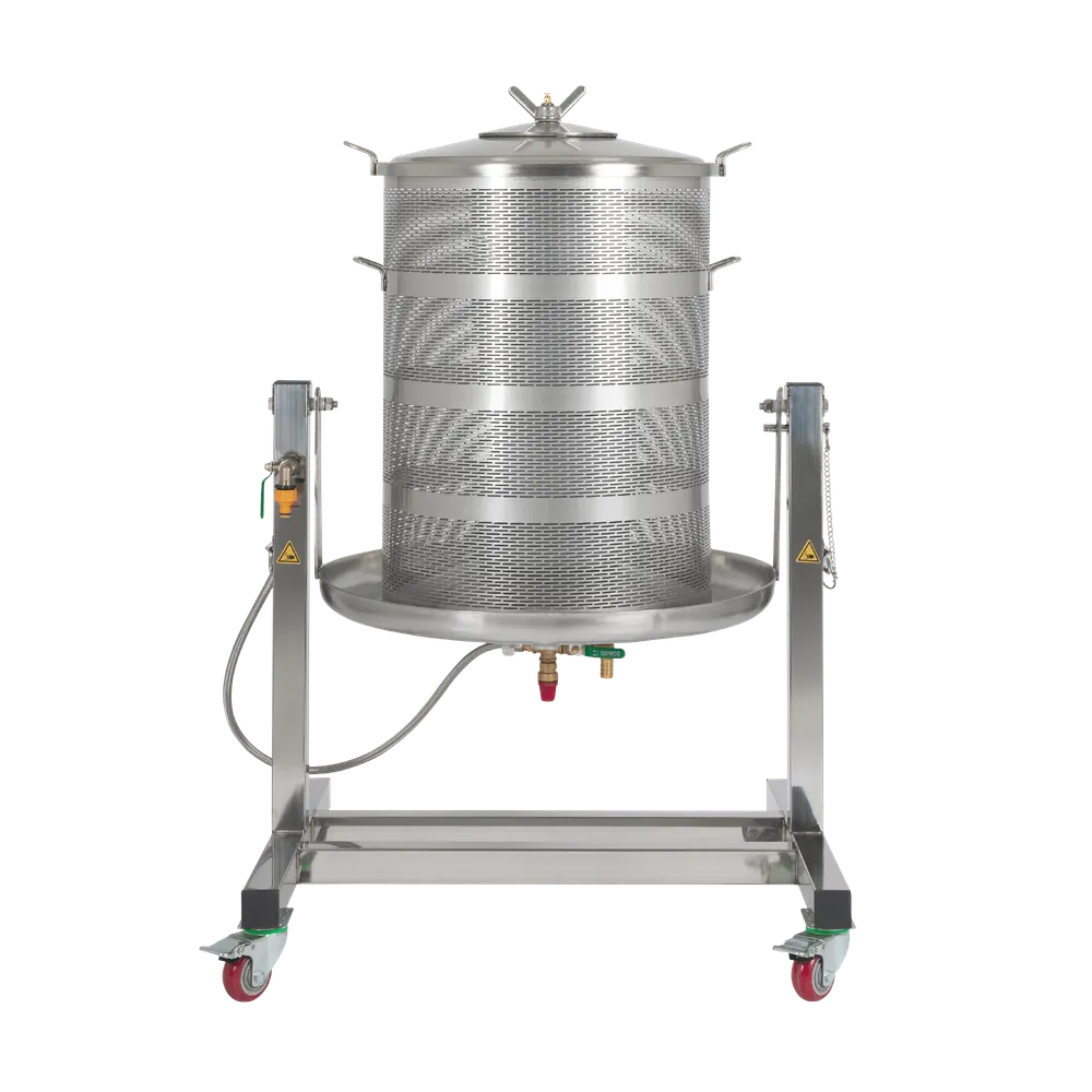 Stor vanndrevet hydroresse som brukes til å presse saft fra frukt og bær. Pressekurven kan vippes og står på et stativ med hjul.