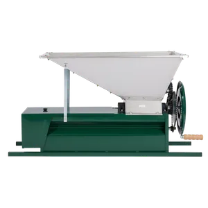 Ruostumattomasta teräksestä ja vihreäksi maalatusta teräsrungosta valmistettu käsikäyttöinen viinirypäleiden puristus- ja murskauskone