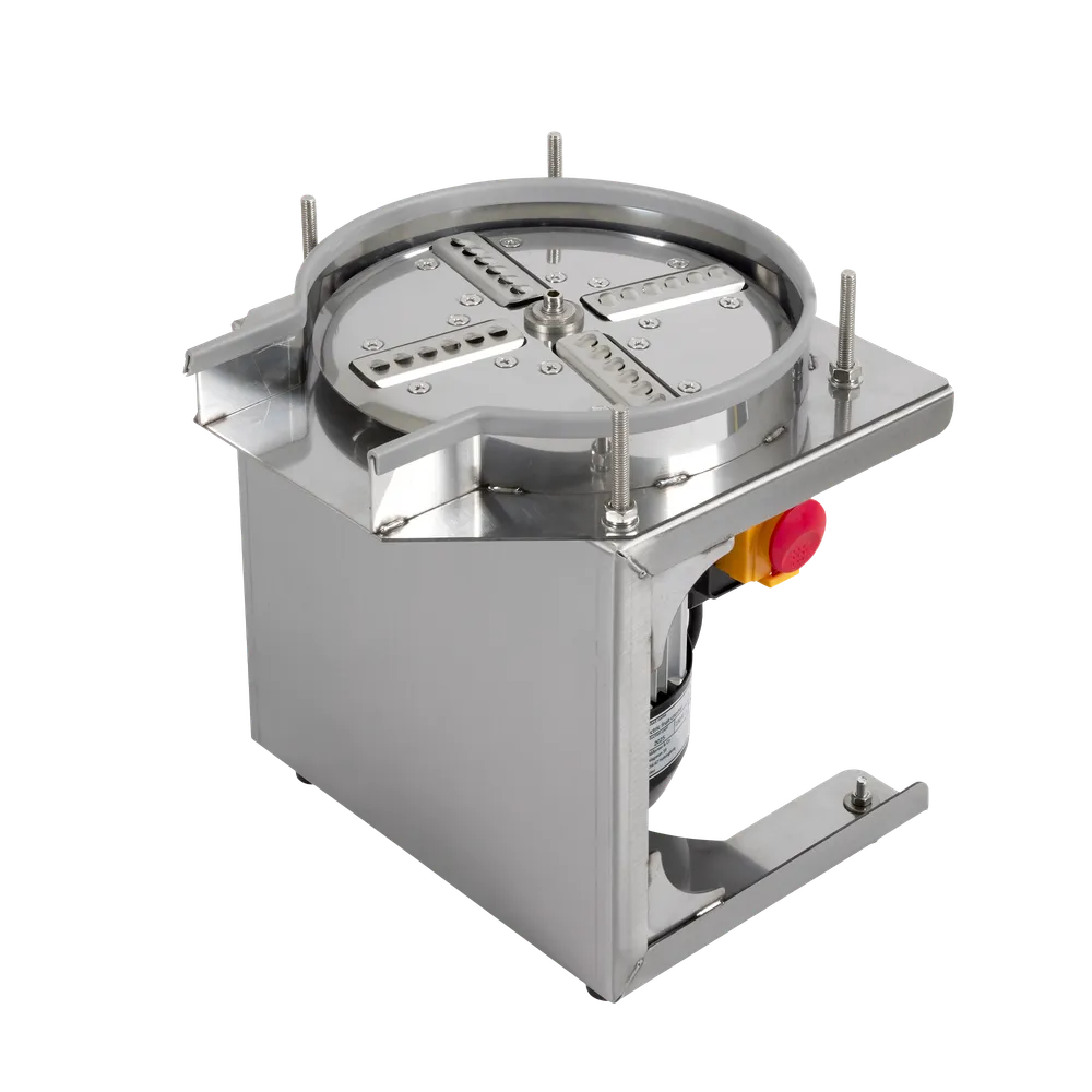 Feedos robusta elektriska motor och drivmekanik. Kraftfull konstruktion för jämn och effektiv drift vid fruktkrossning.