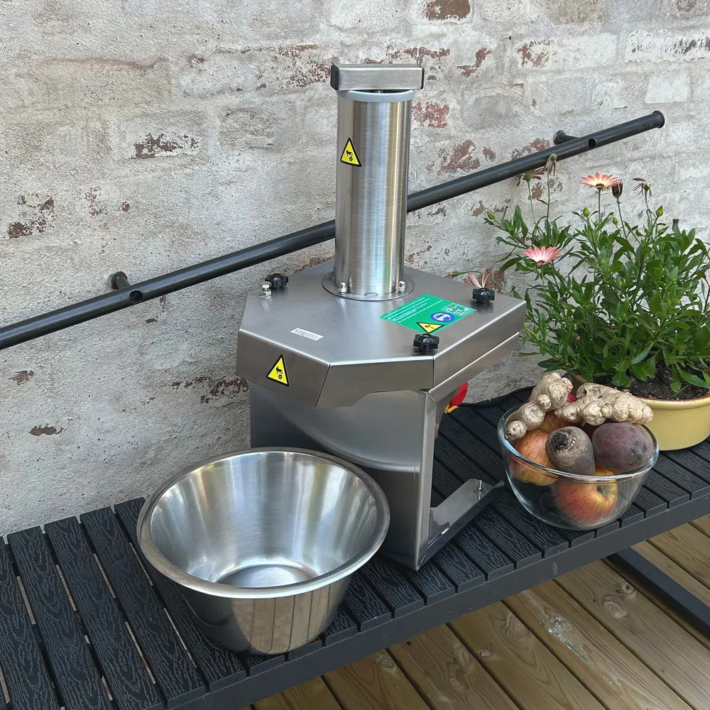 Feedo i användning utomhus under mustning. Krossa äpplen snabbt och smidigt till must