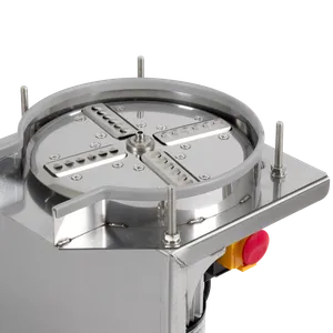 Detaljerad bild på de vassa krossbladen i rostfritt stål – specialdesignade för att snabbt och effektivt bearbeta hårda frukter och grönsaker.