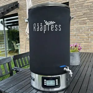 Cylindrisk pastör i rostfritt stål med handtag på sidorna och en kontrollpanel med display i nederkant samt svart isoleringskappa