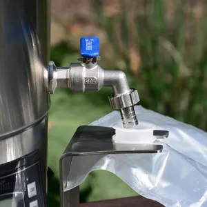 Den pastöriserade juicen tappas enkelt på Bag-in-box direkt via pastörens tappkran i rostfritt stål.