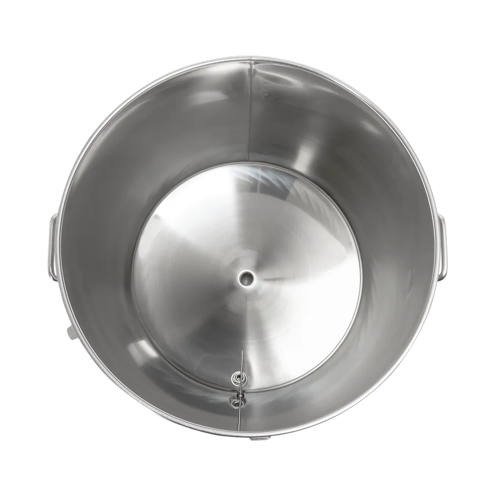 Gjærtankens innside er på 100 liter, med tydelige volummarkeringer for nøyaktig måling under gjæringen