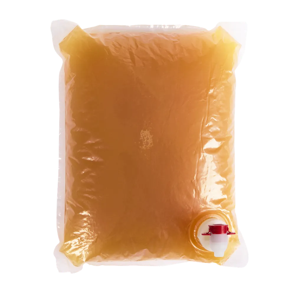 Täytetty 3 litran BIB-pussi tuoreella omenamehulla tehokkaaseen ja turvalliseen säilytykseen