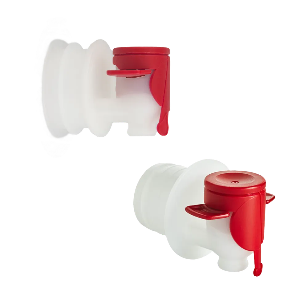 En vit tappkran för BIB med röda detaljer i hårdplast från ett sidoperspektiv