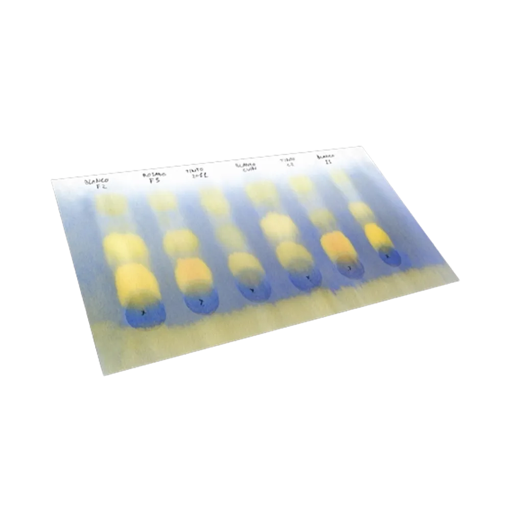 Sinisellä ja keltaisella värillä värjätty paperi malolaktisen käymisen analysointiin