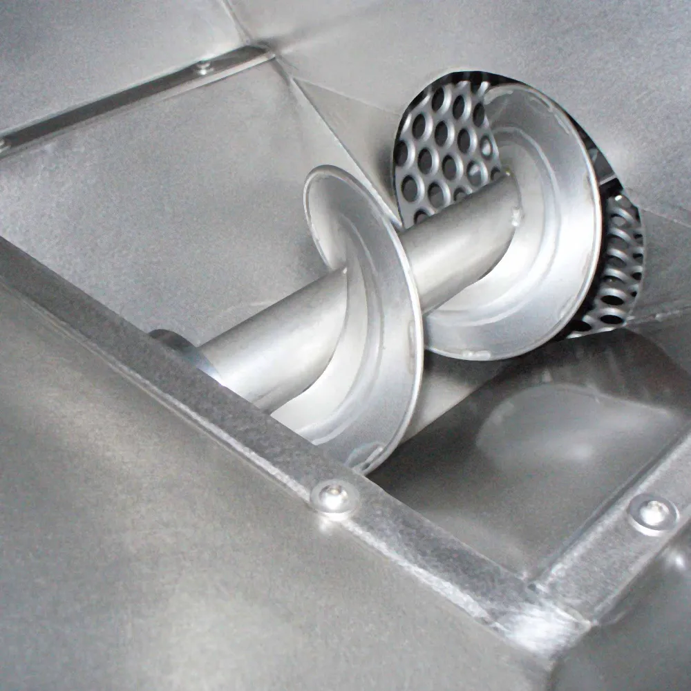 En skrue i rustfritt stål transporterer druene inn i avstilkeren