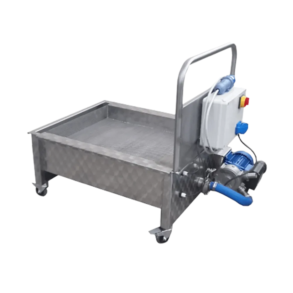 Stort uppsamlingskärl i rostfritt stål som är monterad på låsbara hjul och som har en elektrisk nivågivare och pump