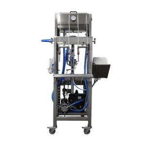 Kombinasjonsfyller med flaskefylling på den ene siden og bag-in-box-fylling på motsatt side