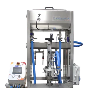 Kombinasjonsfyller med flaskefylling på den ene siden og bag-in-box-fylling på motsatt side