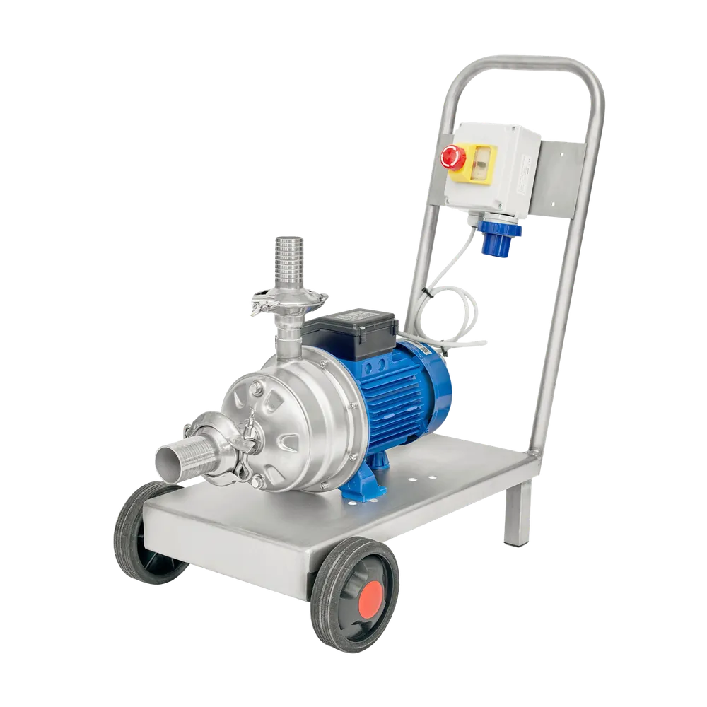 Pump med blå motor och pumphus av rostfritt stål som står på en vagn med två hjul